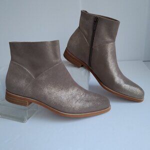 Isola' NWOB Metallic Gold Glitter over Beige Suede Zip Up  Beatle Boots Sz 8